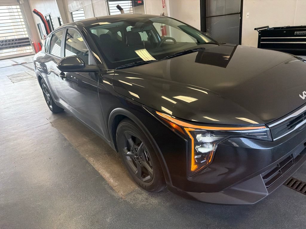 Used 2025 Kia K4 FWD image 1