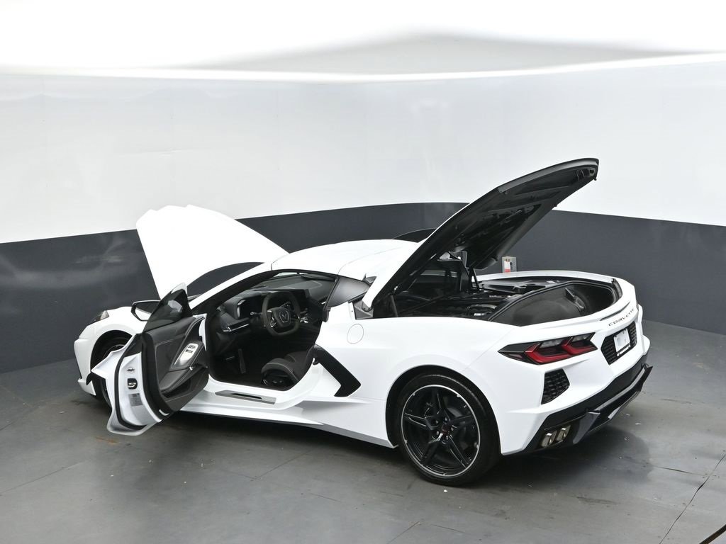 Used 2025 Chevrolet Corvette Stingray Coupe w/ 1LT image 2