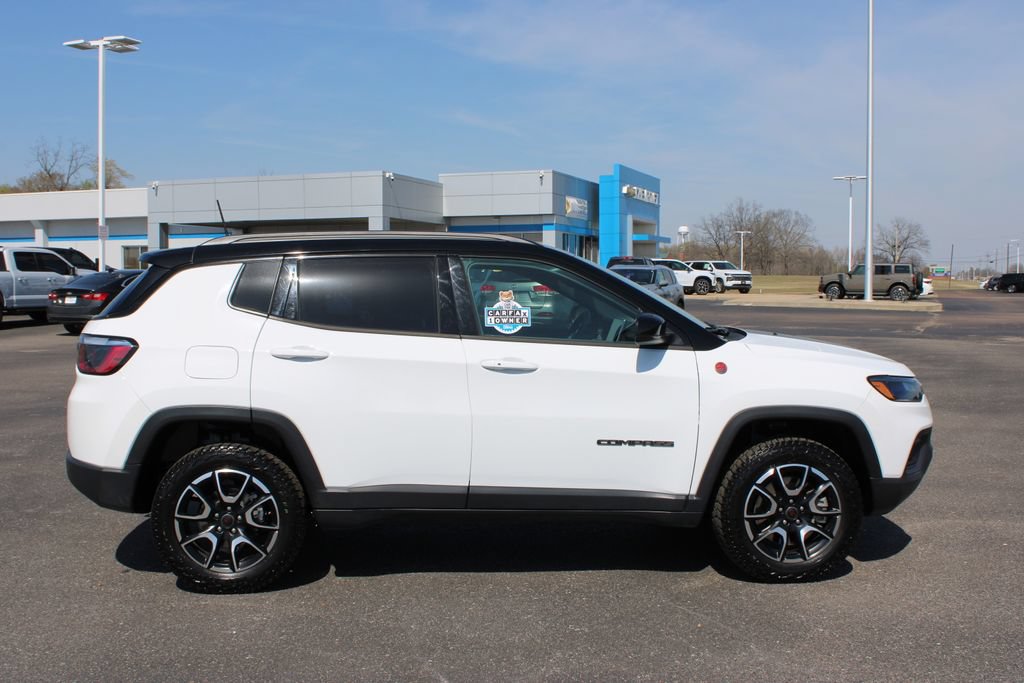 Used 2025 Jeep Compass Trailhawk AWD/4WD image 11