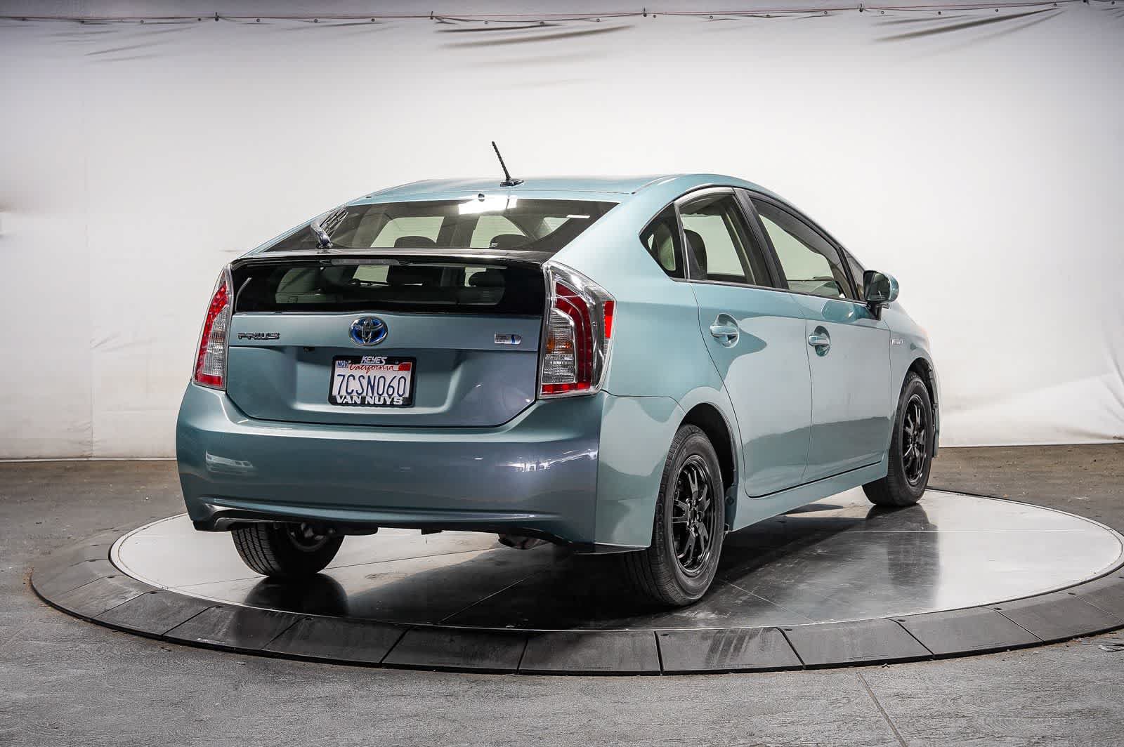 Used 2014 Toyota Prius Three FWD image 4