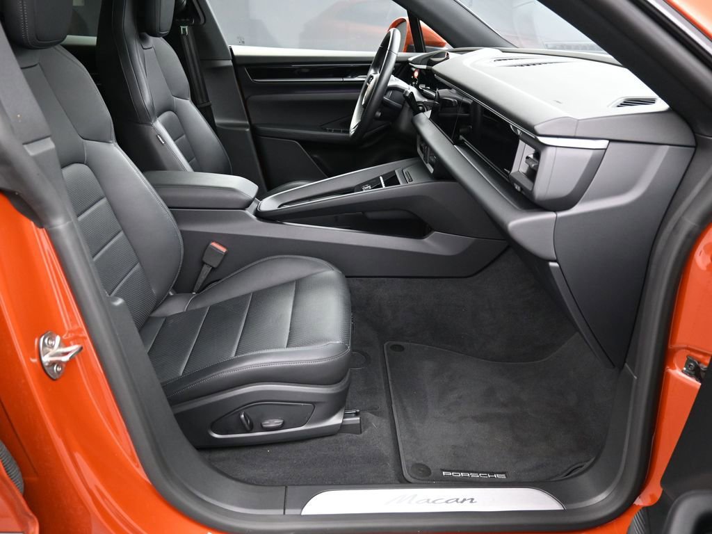 Certified 2025 Porsche Macan Electric image 27