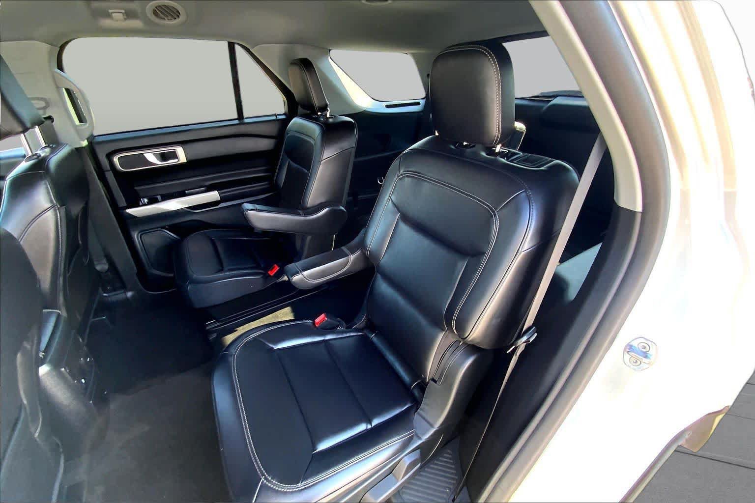 Certified 2023 Ford Explorer XLT w/ Equipment Group 202A RWD image 19