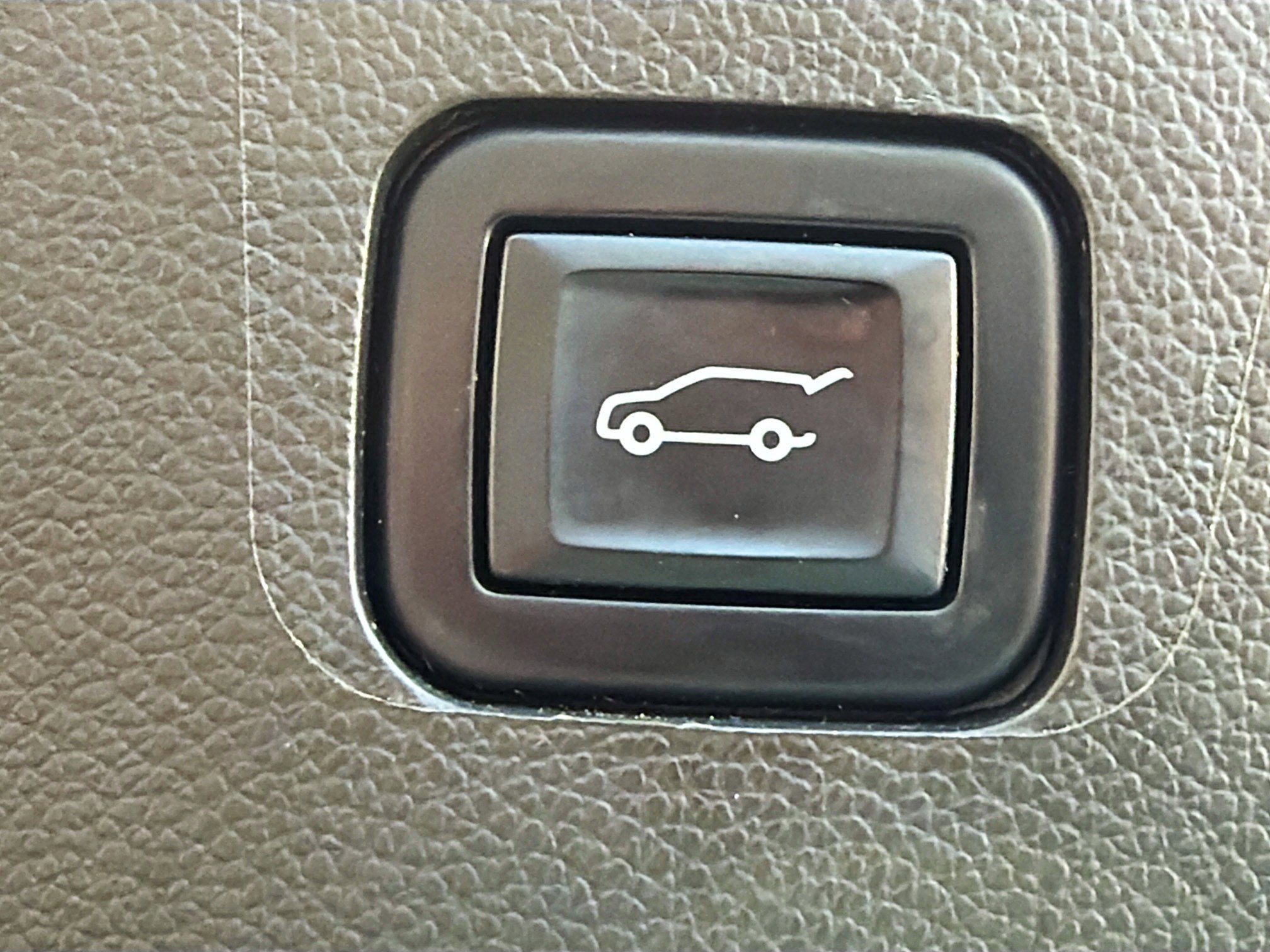 Used 2023 Chevrolet Traverse High Country image 15