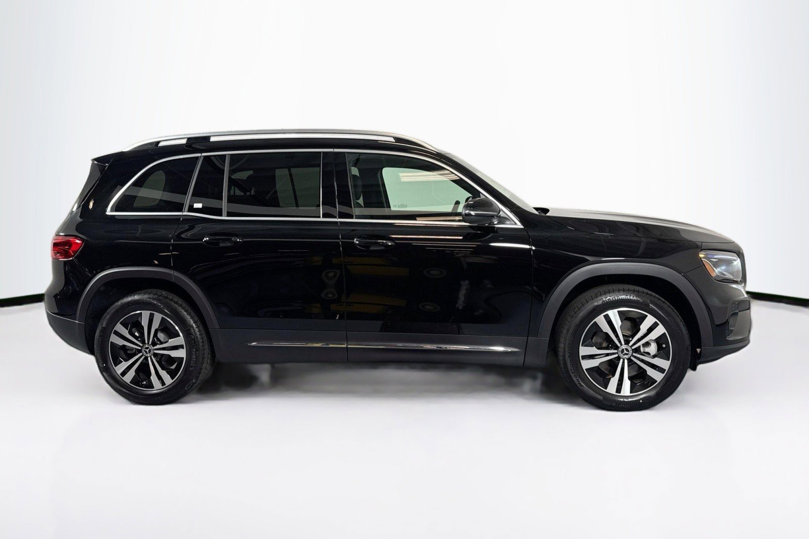 New 2025 Mercedes-Benz GLB 250 image 4