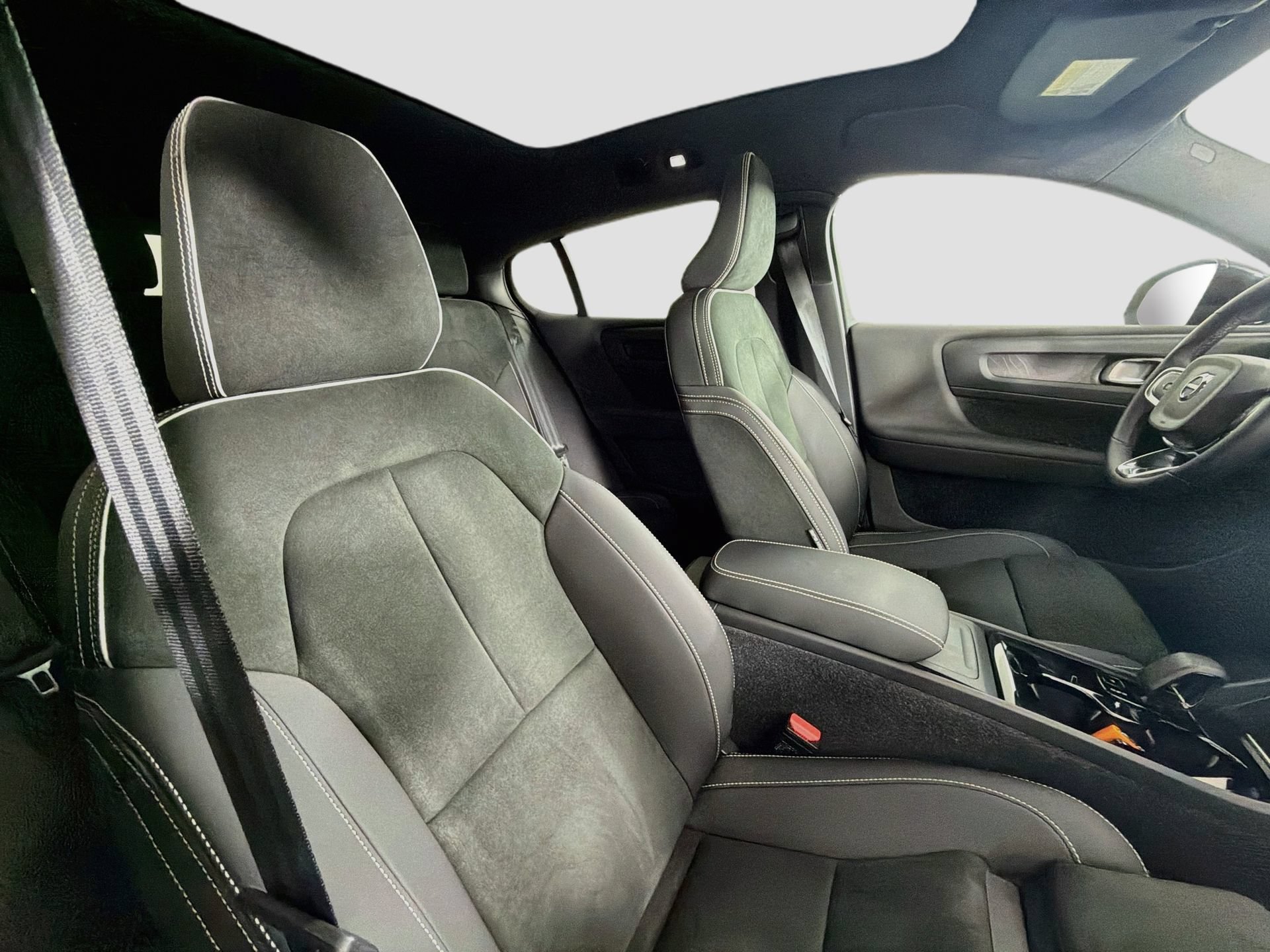 Certified 2023 Volvo C40 P8 Recharge Ultimate w/ Protection Package Premier AWD/4WD image 29