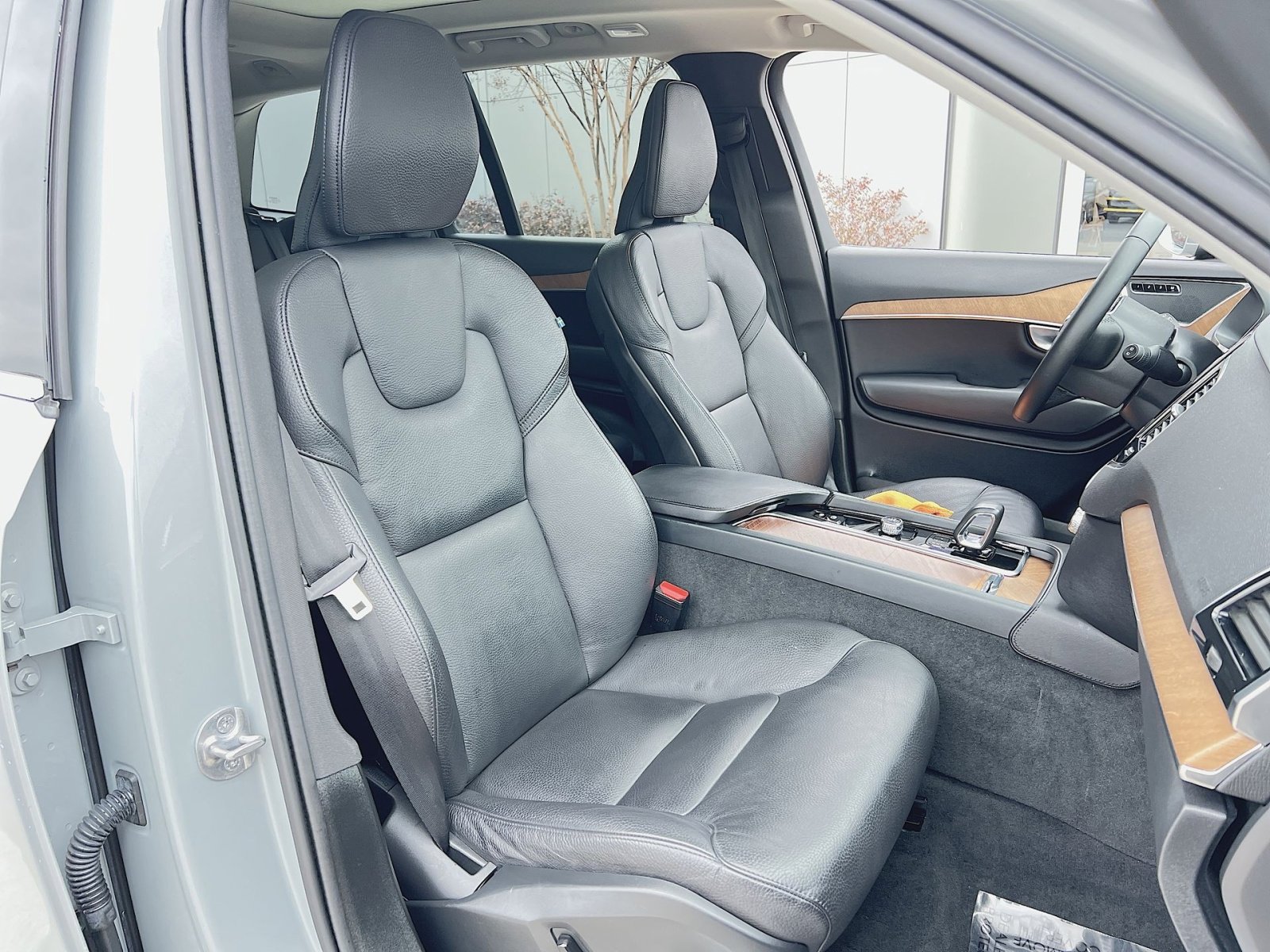 Used 2024 Volvo XC90 B5 Plus w/ Protection Package image 28