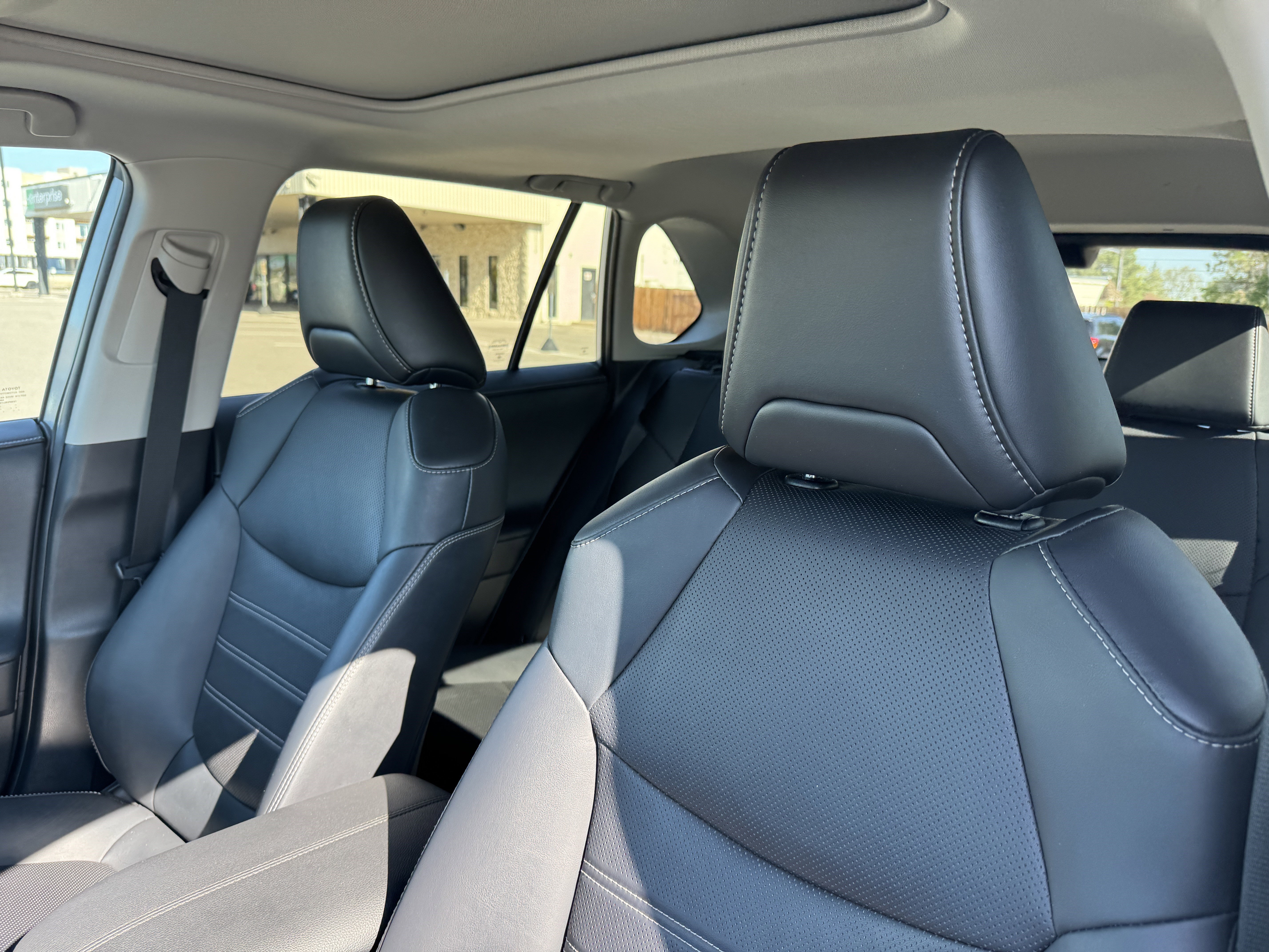 Used 2020 Toyota RAV4 Limited w/ Limited Grade Weather Package AWD/4WD image 14