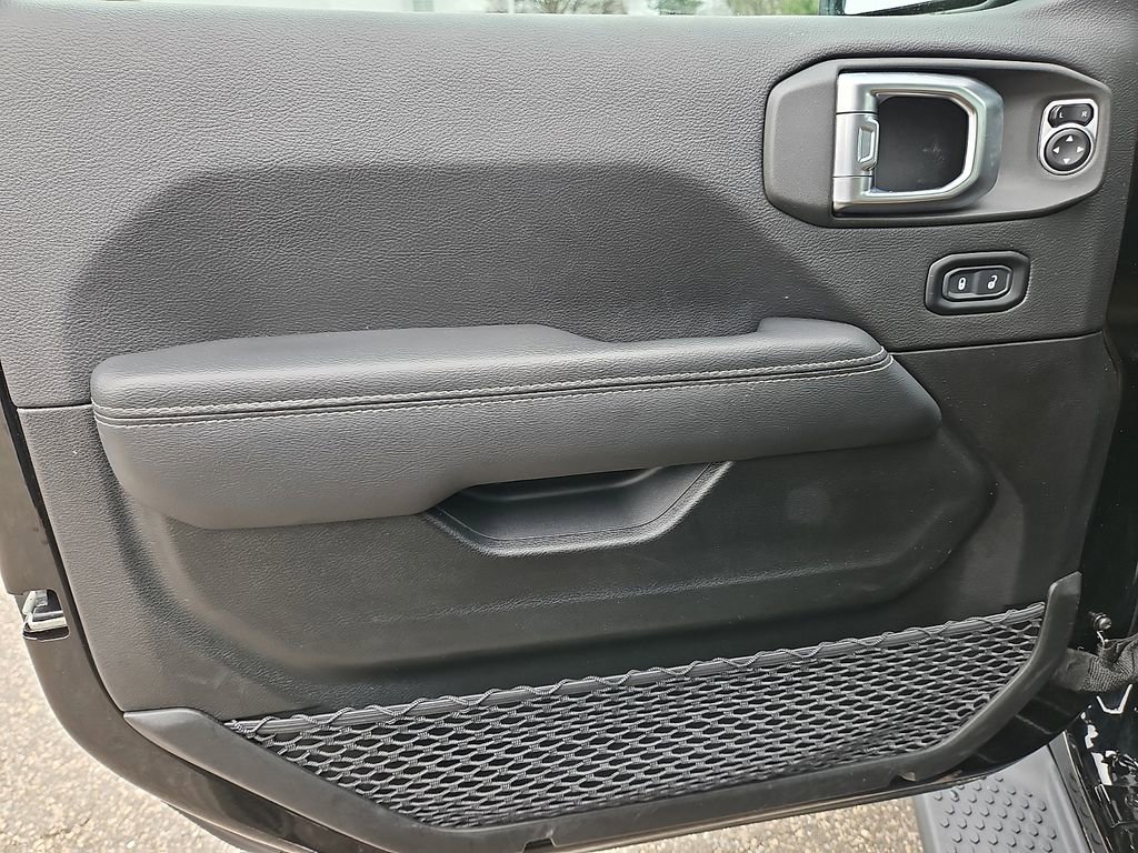 Used 2023 Jeep Wrangler Unlimited Sahara w/ Cold Weather Group AWD/4WD image 14