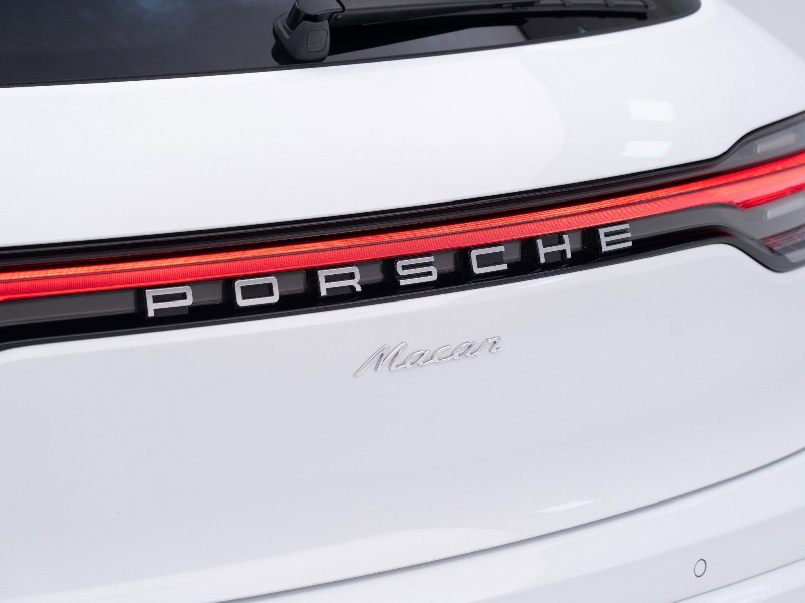 Certified 2025 Porsche Macan image 13
