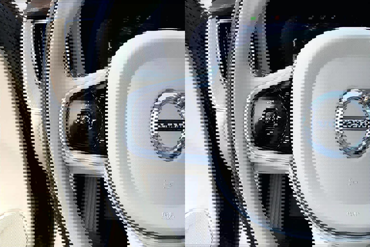 Used 2022 Volvo XC60 B5 Inscription w/ Advanced Package image 21