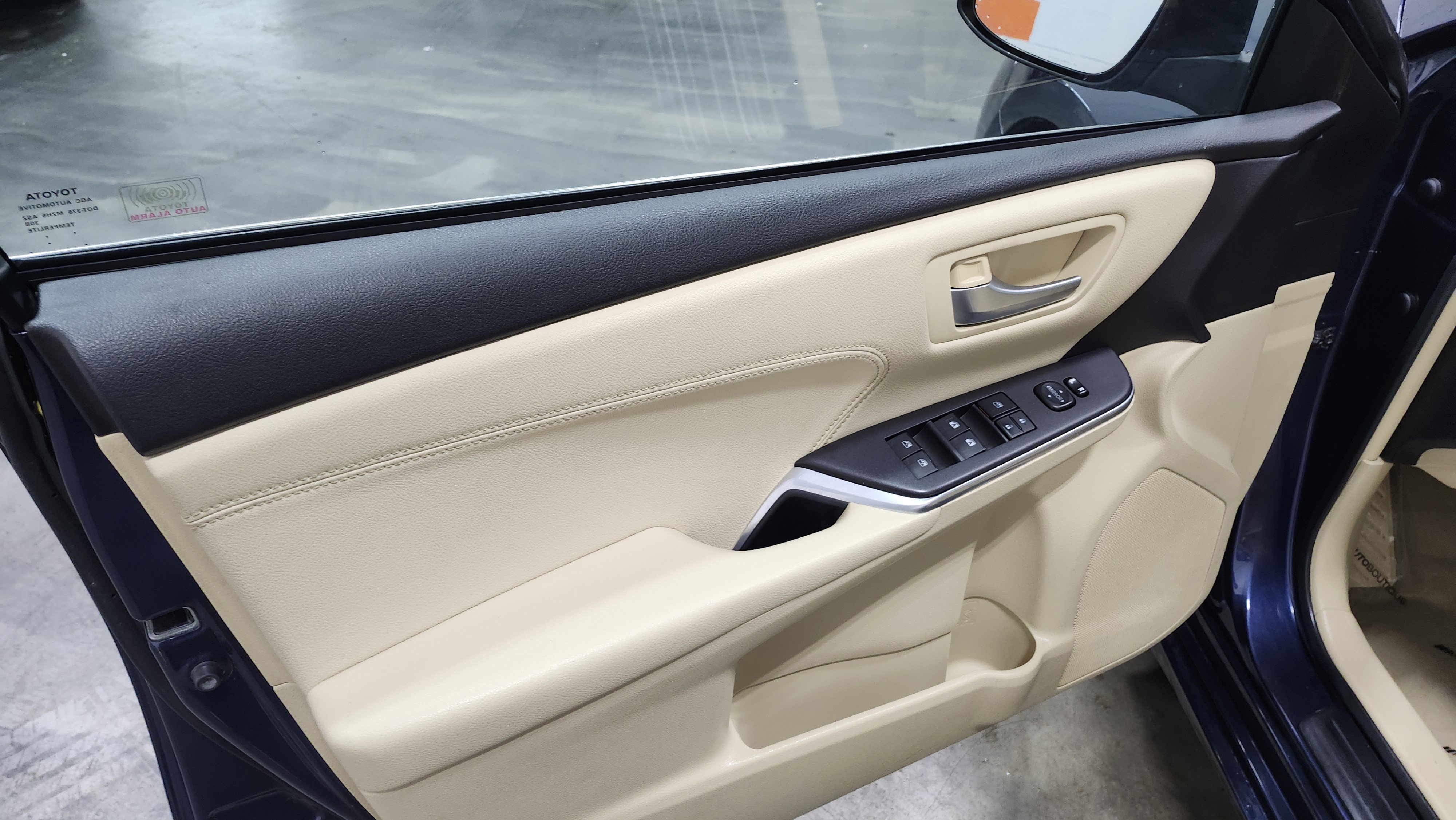 Used 2015 Toyota Camry XLE image 25