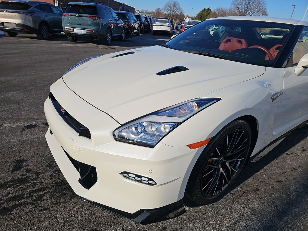 Used 2024 Nissan GT-R Premium w/ Premium Interior Package image 10