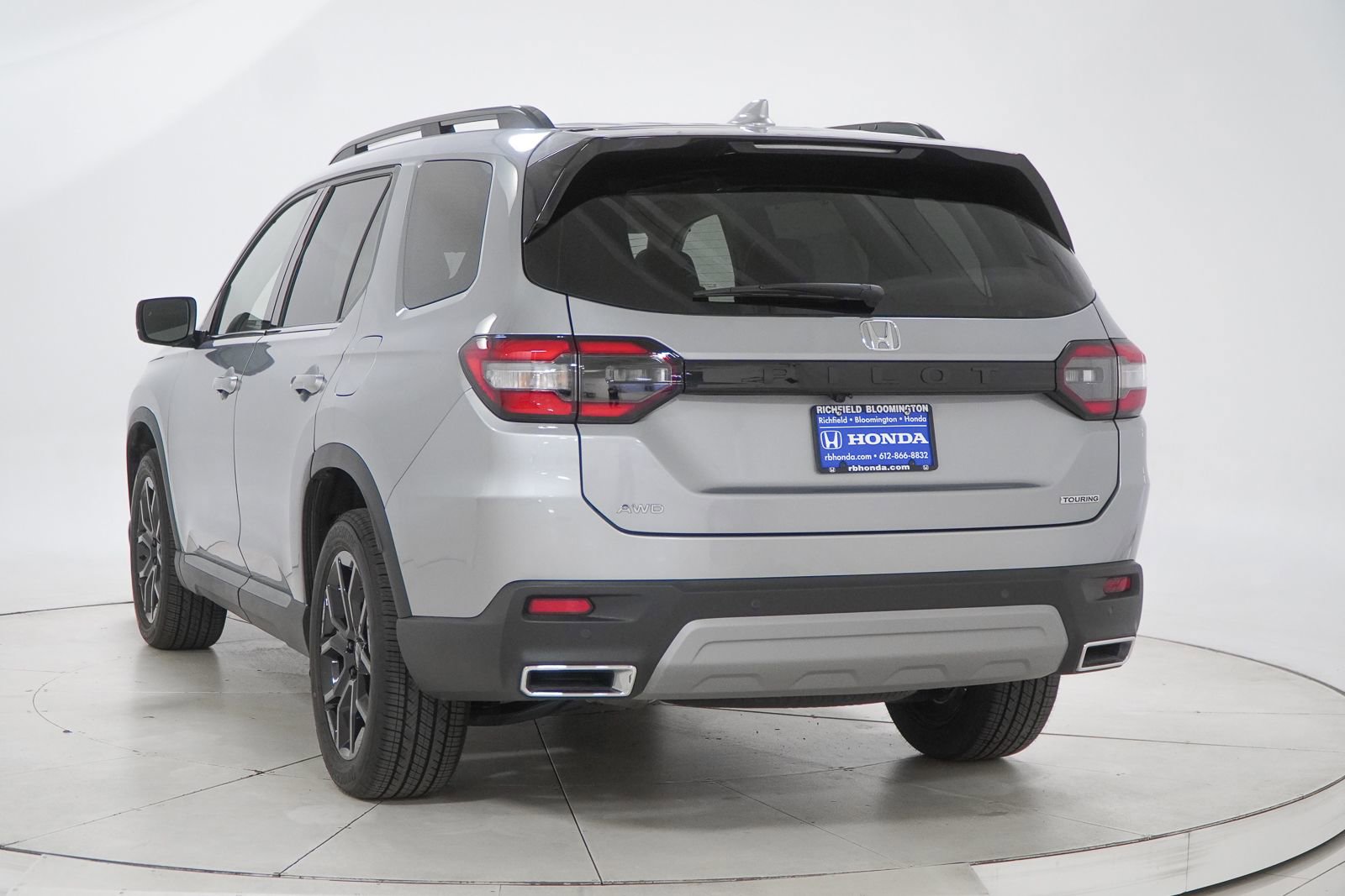 Certified 2025 Honda Pilot Touring image 8