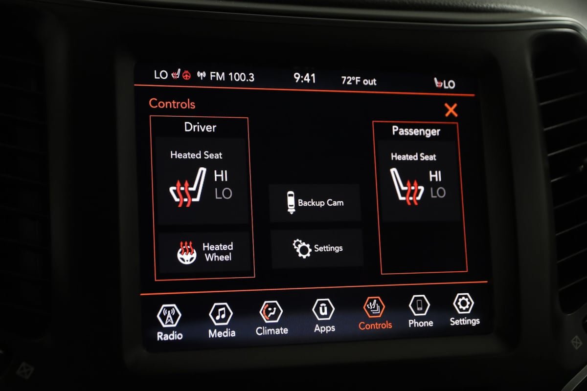 Used 2020 Jeep Cherokee Trailhawk w/ Cold Weather Group AWD/4WD image 8