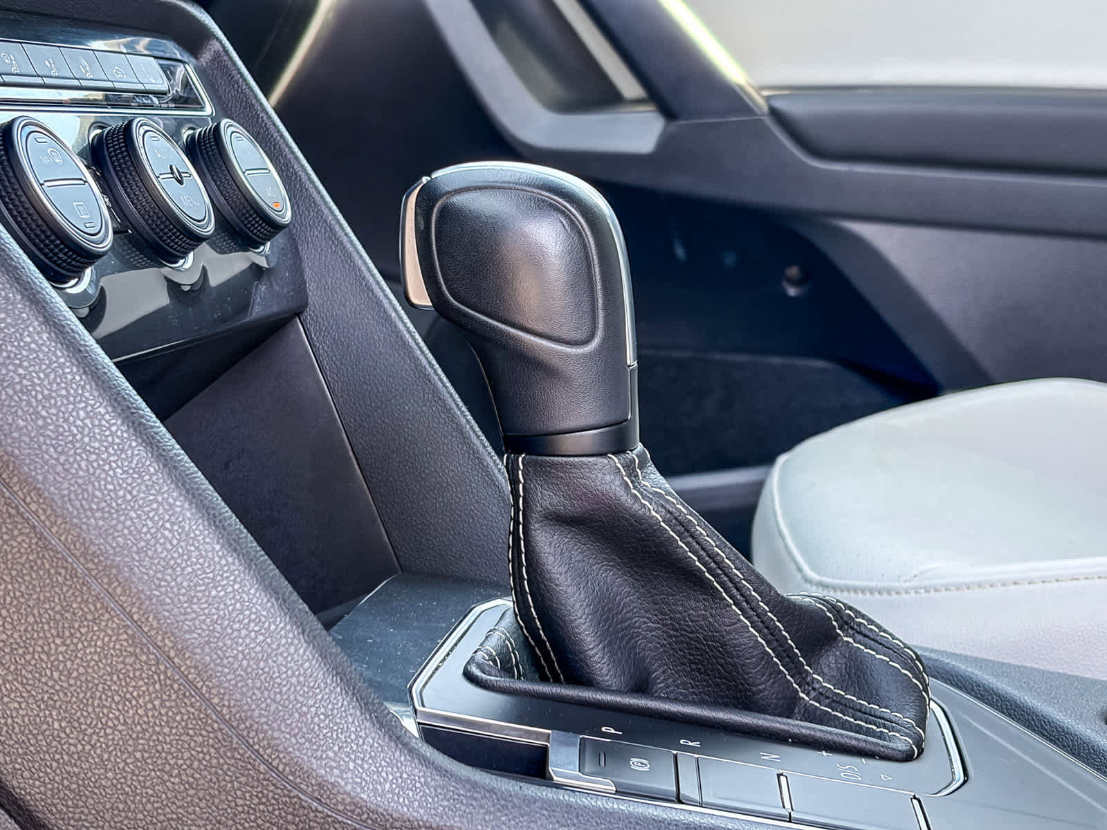 Used 2021 Volkswagen Tiguan SE R-Line image 42