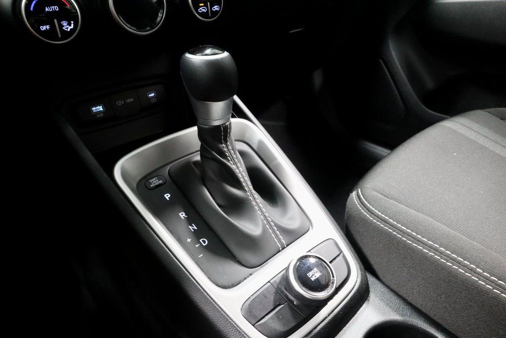 Certified 2025 Hyundai Venue SEL image 37