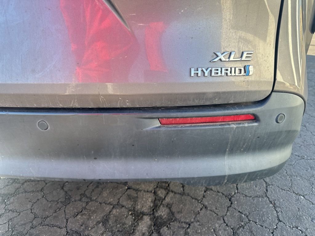 Used 2021 Toyota Sienna XLE image 12