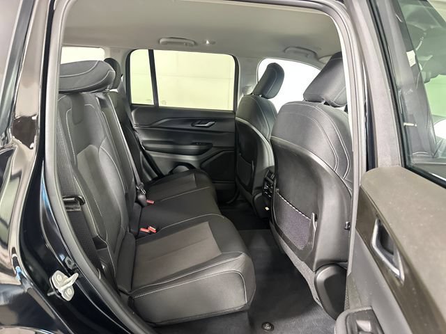 Used 2023 Jeep Grand Cherokee Laredo w/ Luxury Tech Group I AWD/4WD image 27