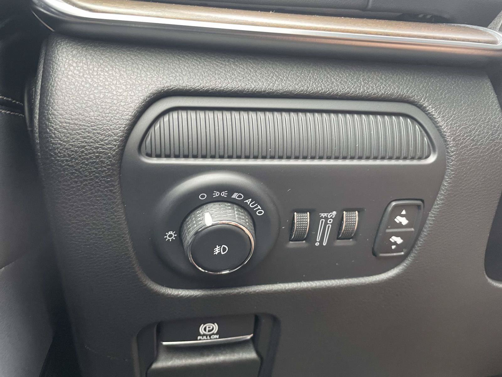 Used 2024 Jeep Grand Wagoneer L 4WD image 35