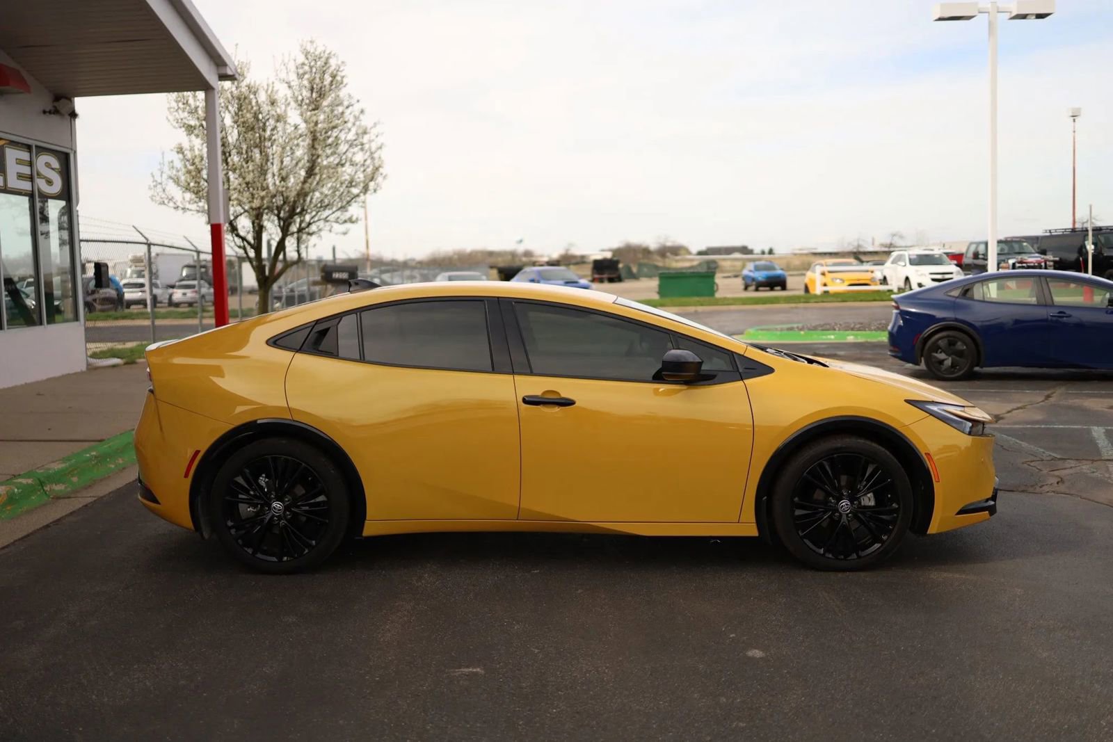 Used 2026 Toyota Prius FWD image 4