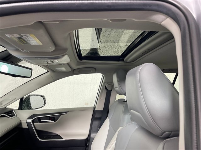 Used 2021 Toyota RAV4 Limited image 16