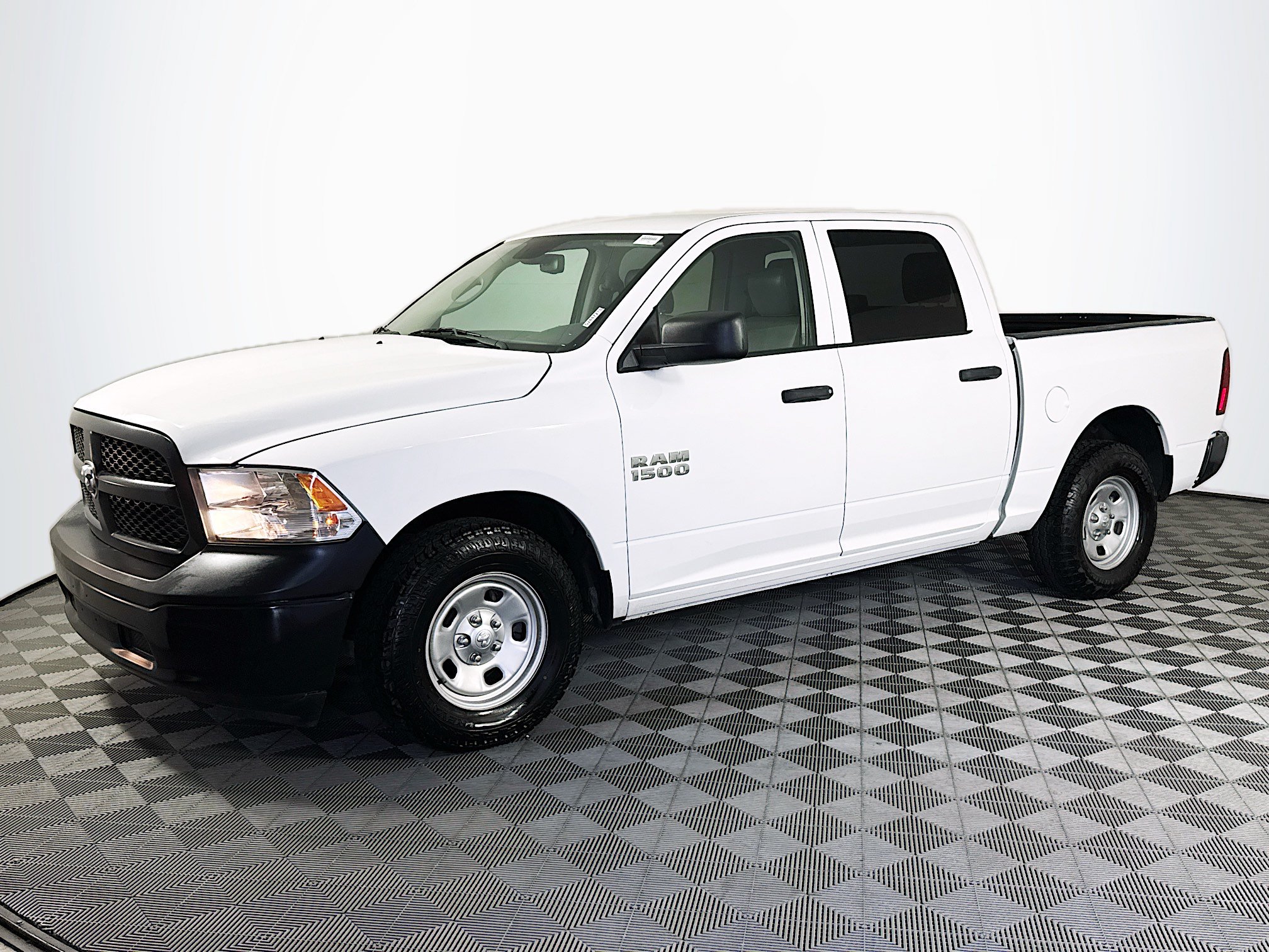 Used 2018 RAM 1500 Tradesman RWD image 4