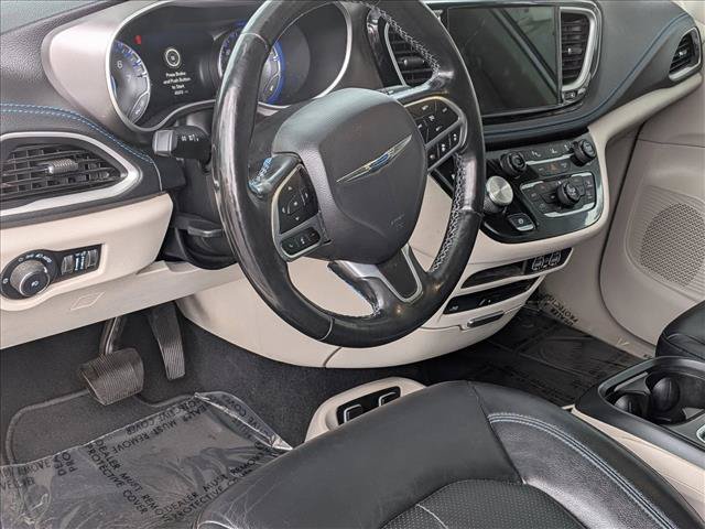 Used 2021 Chrysler Pacifica Touring-L w/ Uconnect Theater Family Group FWD image 7