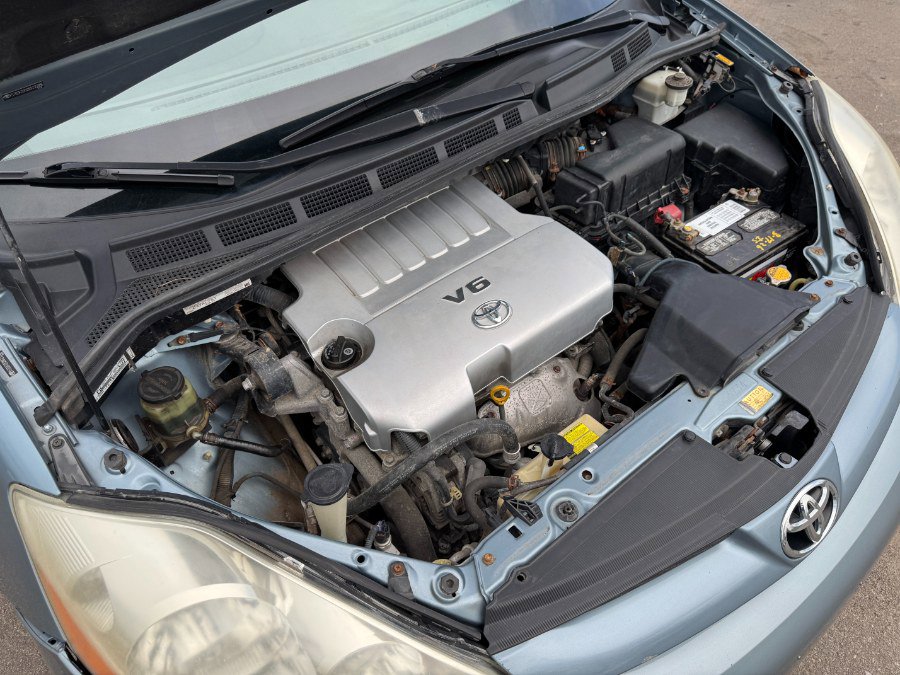 Used 2009 Toyota Sienna XLE FWD image 25