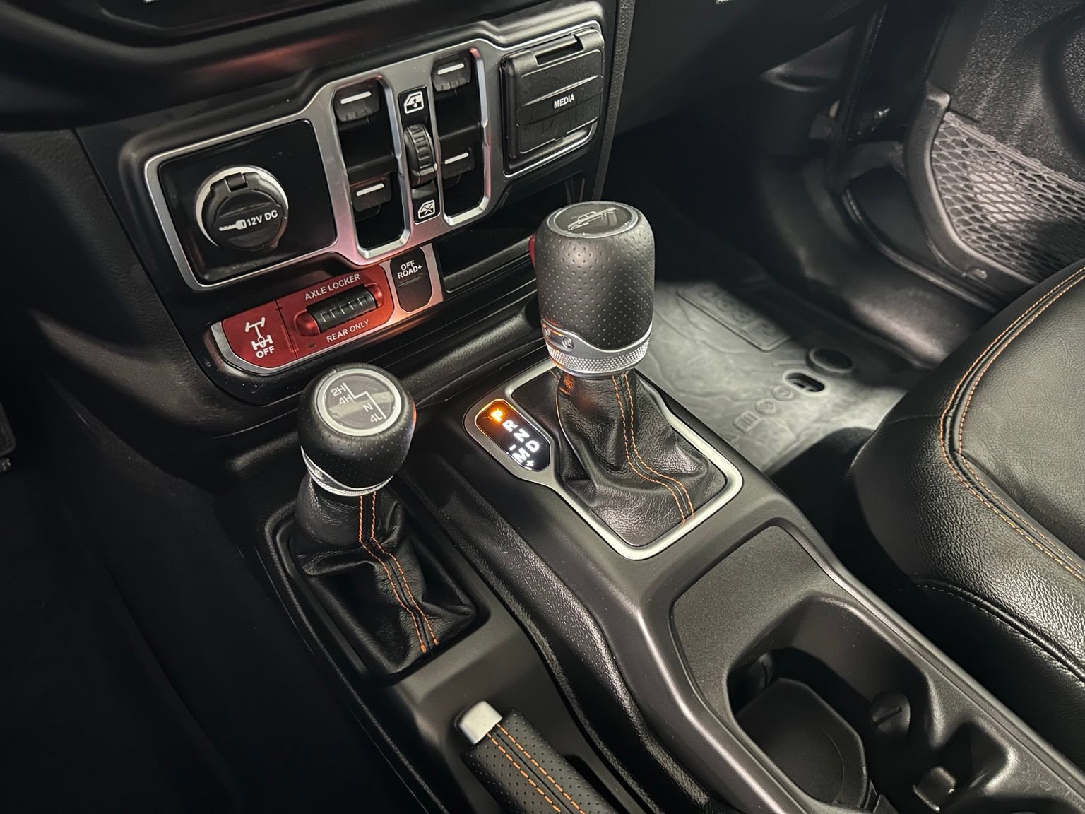 Used 2023 Jeep Gladiator Mojave w/ LED Lighting Group AWD/4WD image 30