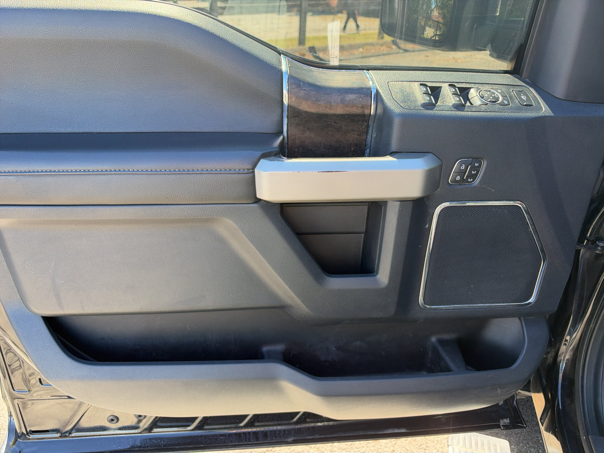 Used 2022 Ford F250 Lariat w/ Lariat Ultimate Package AWD/4WD image 7