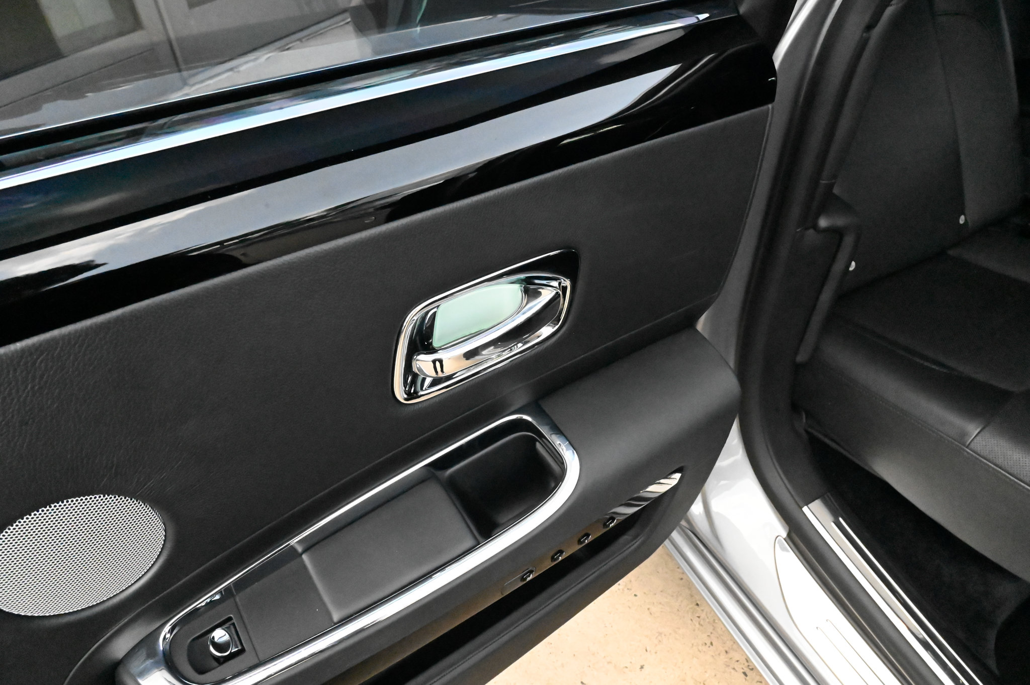 Used 2013 Rolls-Royce Ghost RWD image 24