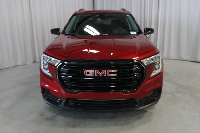 Used 2024 GMC Terrain SLE w/ Driver Convenience Package FWD image 27