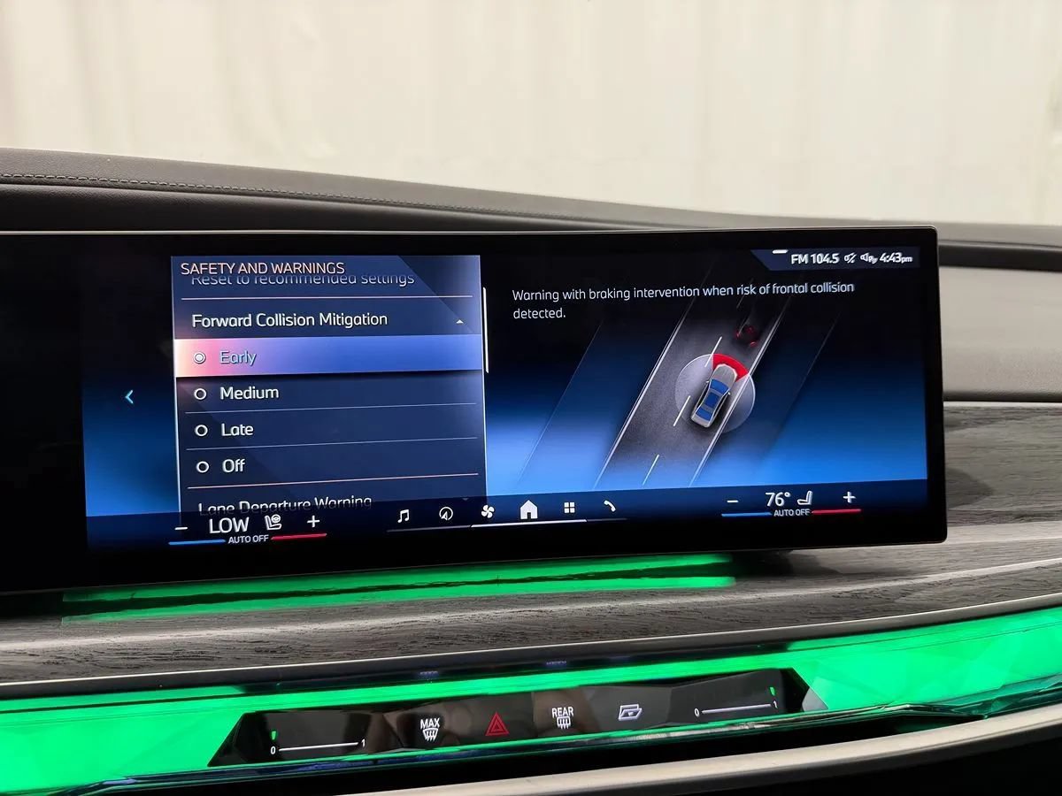 Used 2024 BMW 740i xDrive AWD/4WD image 19