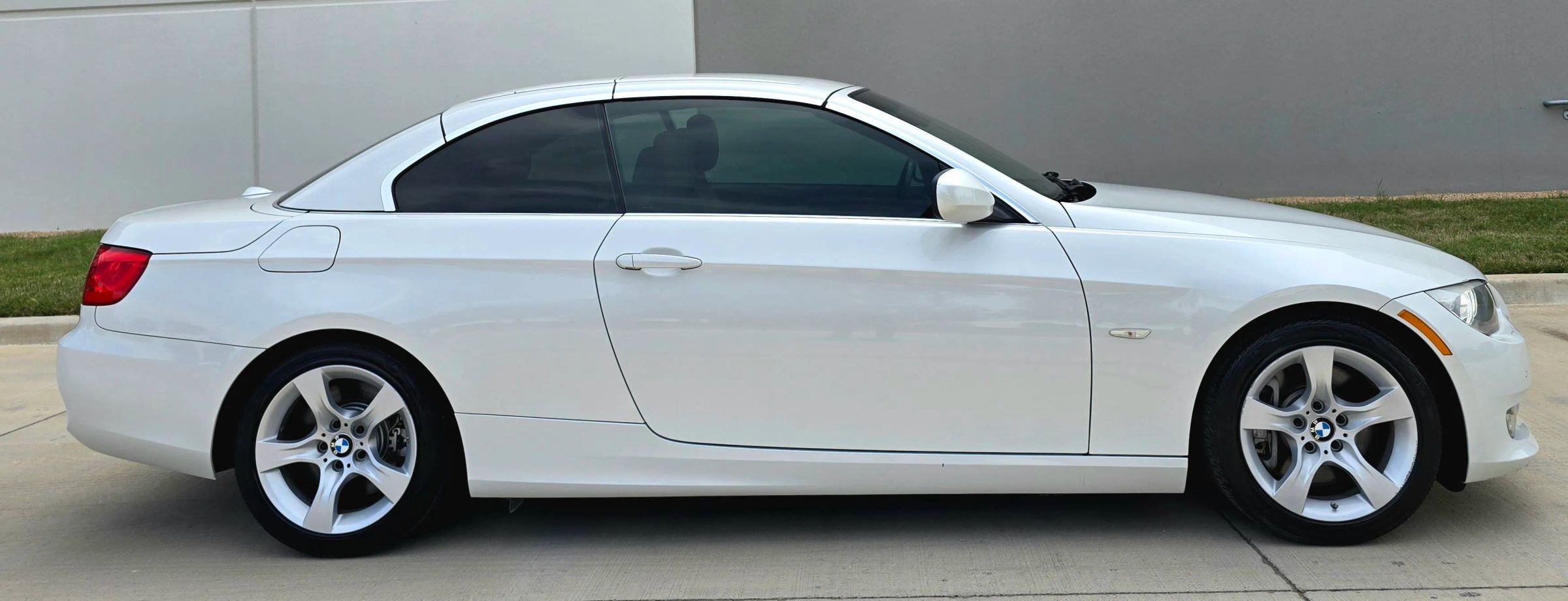 Used 2013 BMW 335i Convertible RWD image 9