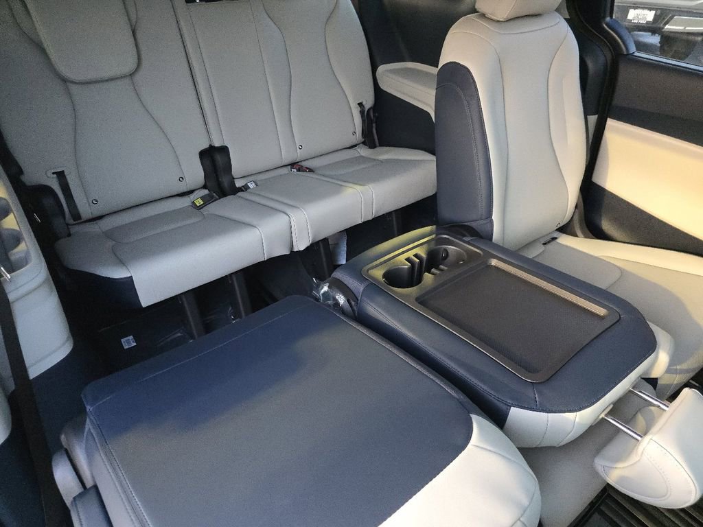 New 2026 Kia Carnival EX image 20