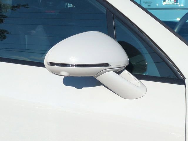 Used 2025 Porsche Macan image 11