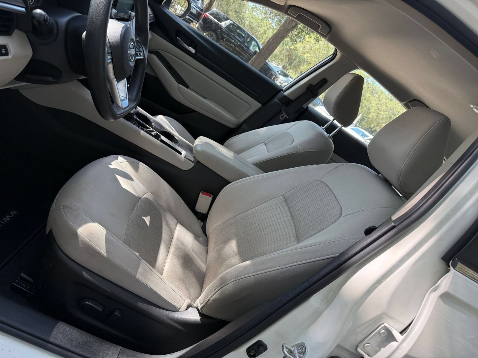 Used 2025 Nissan Altima 2.5 SV FWD image 19
