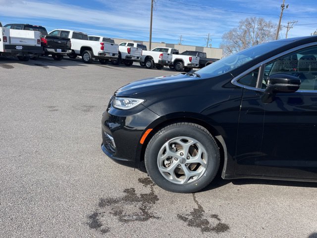 Used 2024 Chrysler Pacifica Limited FWD image 6