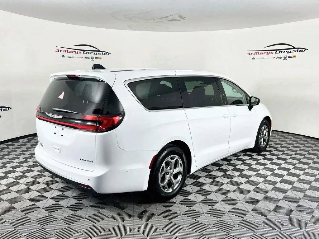 Used 2024 Chrysler Pacifica Limited FWD image 8