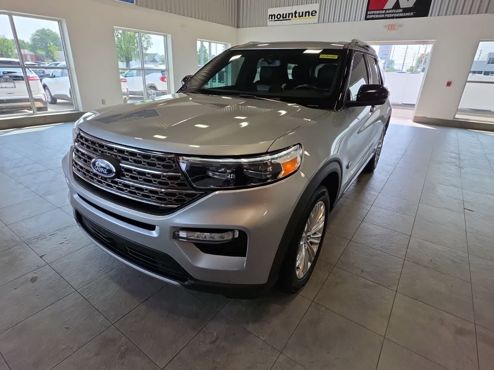 Used 2024 Ford Explorer King Ranch w/ Technology Package AWD/4WD image 2