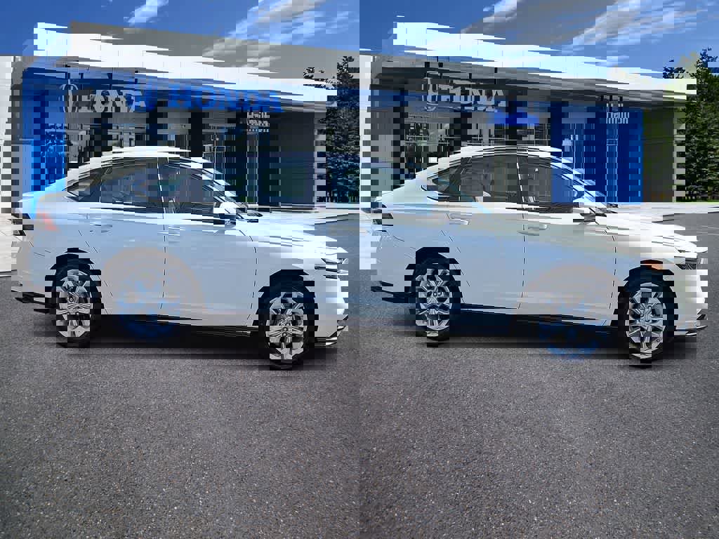 Certified 2023 Honda Accord LX image 25