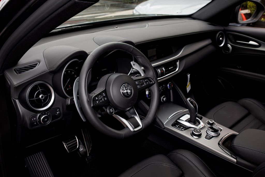 New 2025 Alfa Romeo Stelvio Sprint image 22