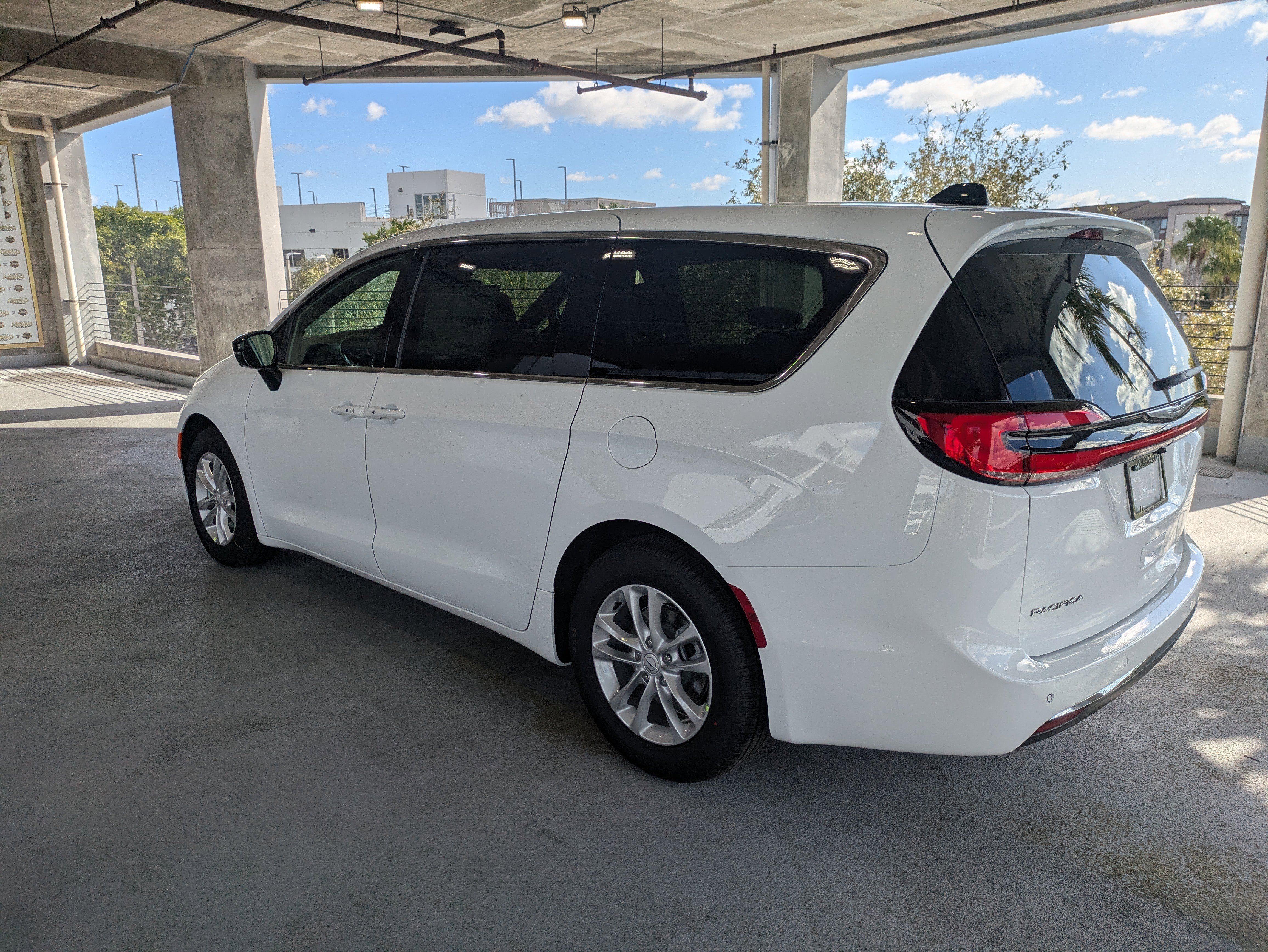 New 2026 Chrysler Pacifica Select image 7
