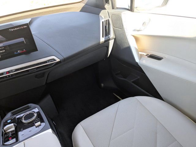 Used 2023 BMW iX xDrive50 image 20