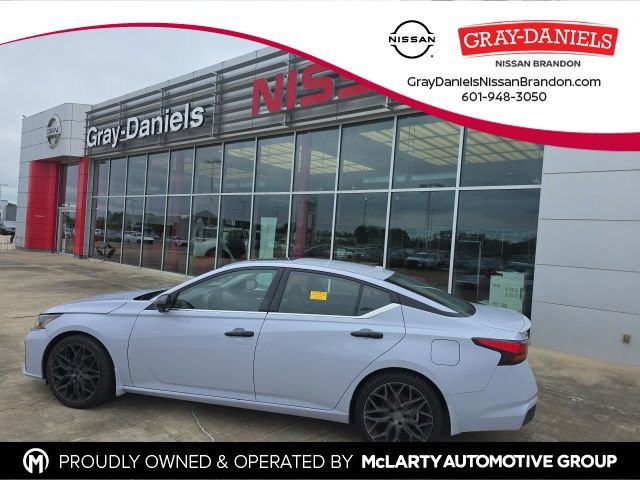 Used 2024 Nissan Altima 2.0 SR FWD image 1