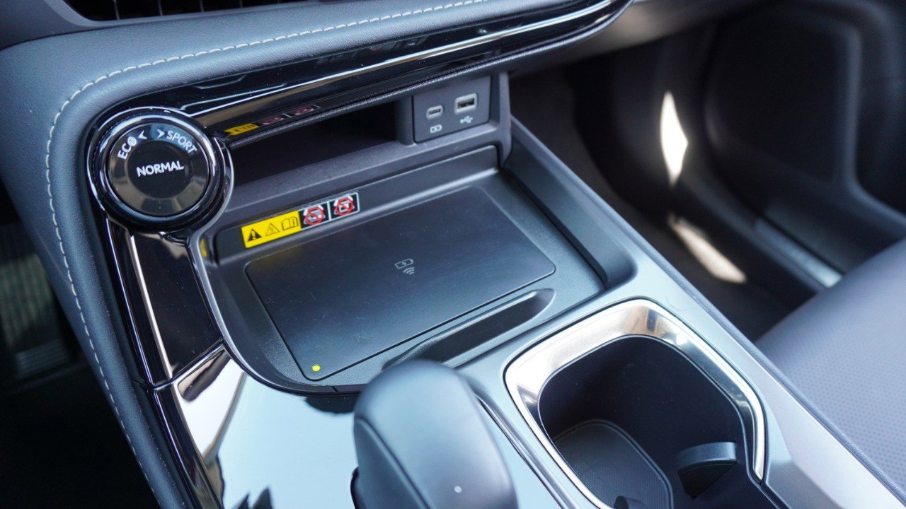 Used 2025 Lexus NX 250 FWD w/ Accessory Package (Z1) image 19