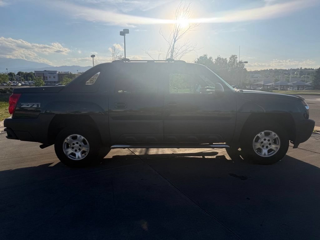 Used 2005 Chevrolet Avalanche Z71 w/ Sun And Sound Package AWD/4WD image 8