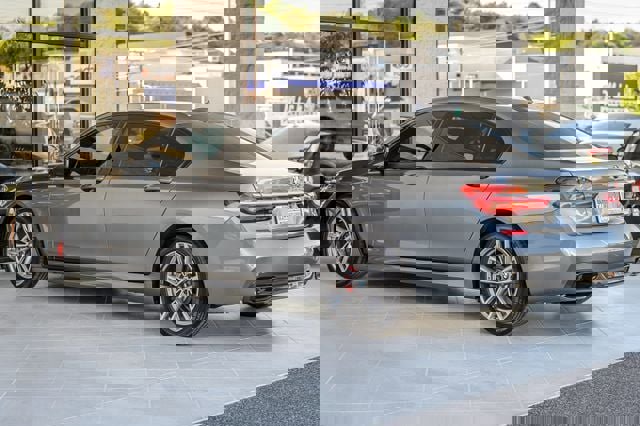 Used 2016 BMW 740i image 7