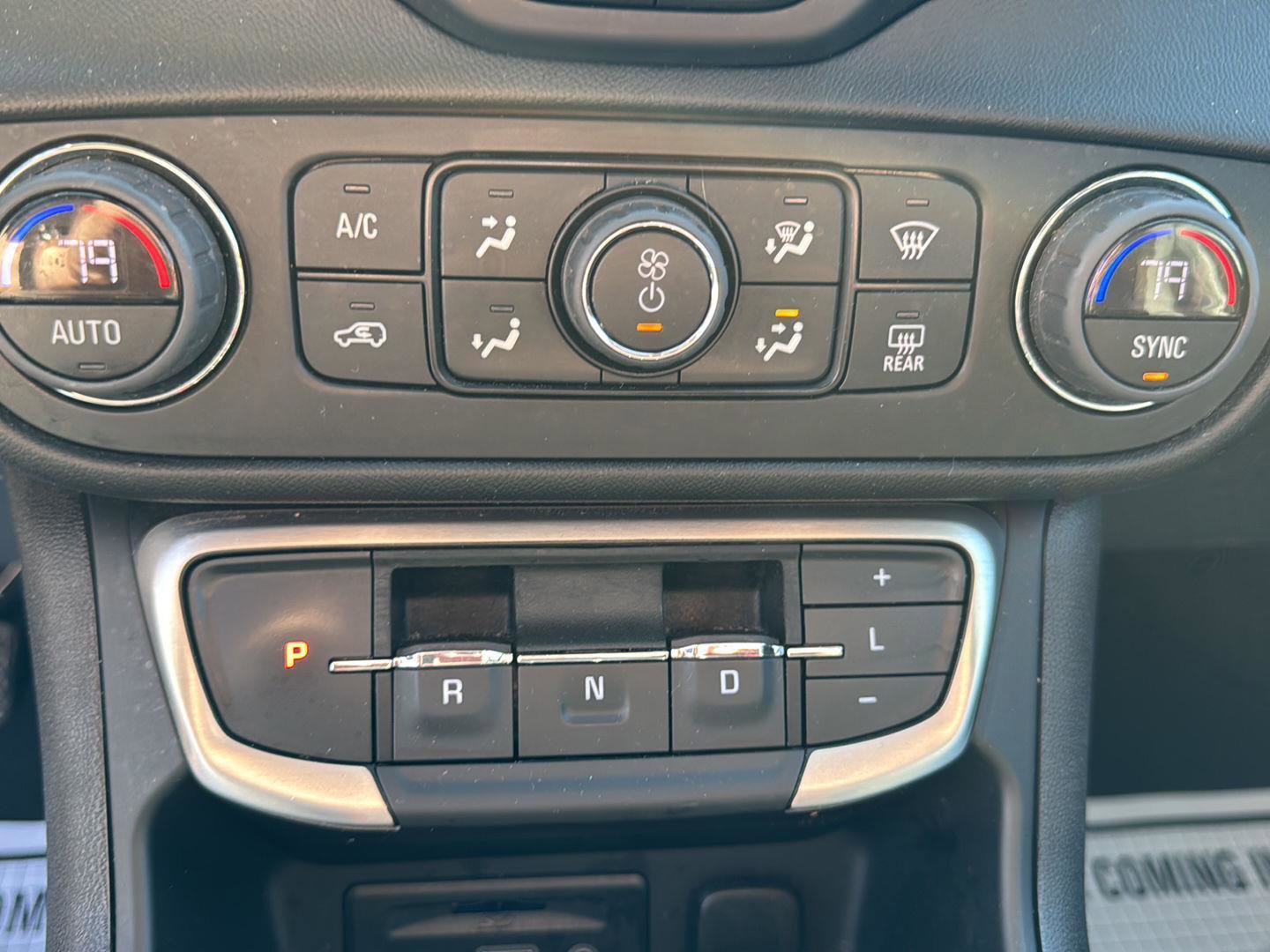 Used 2024 GMC Terrain SLT image 18