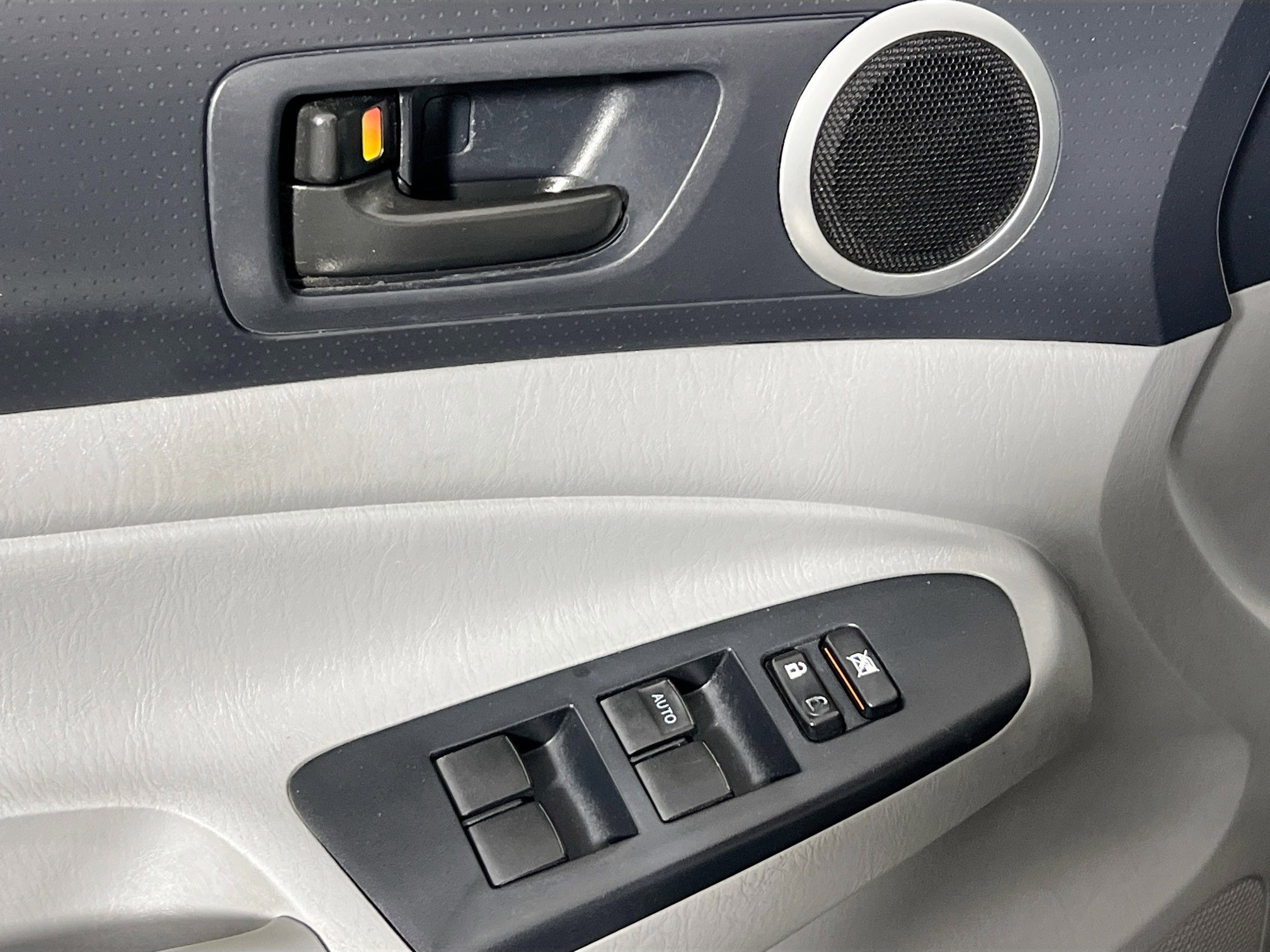 Used 2013 Toyota Tacoma PreRunner w/ Limited Pkg image 16